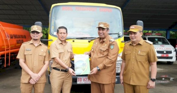 Bupati Chaidir Syam Serahkan 1 Unit Dump Truck ke DLH Maros, Sasar Sampah di Moncongloe