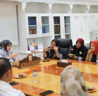 Aliyah Mustika Ilham Tanggapi Langsung Keluhan PPDB Warga Prasejahtera