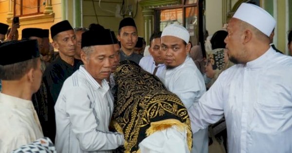 Mantan Kakanwil Kemenag Sulsel Wahid Thahir Wafat, Jejak Pengabdiannya Dikenang-Wali Kota Tasming Melayat
