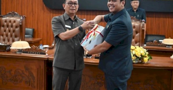 Bupati Soppeng Suwardi Serahkan Ranperda Pertanggungjawaban APBD 2024 ke DPRD