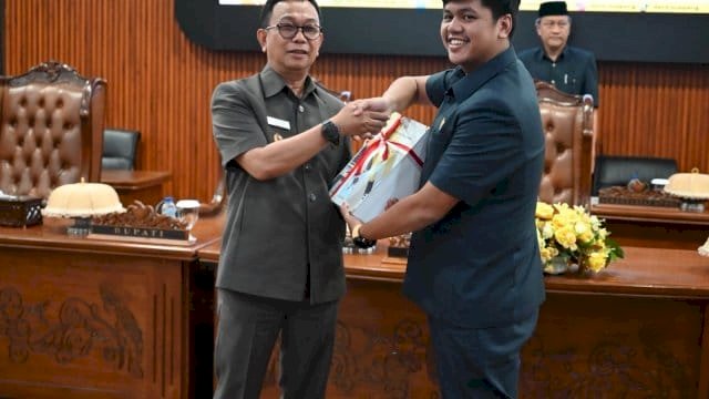 Bupati Soppeng Suwardi Serahkan Ranperda Pertanggungjawaban APBD 2024 ke DPRD