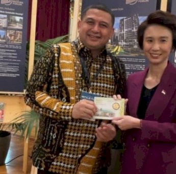 Wali Kota Makassar Tuai Apresiasi, Koin 100 Tahun Lee Kuan Yew Jadi Inspirasi di Forum WCSMF 2025