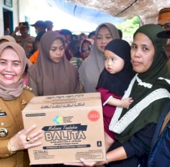Bupati Ratnawati Tinjau Baksos dan Serahkan Bantuan untuk Warga Terdampak Banjir di Sinjai Timur&lrm;