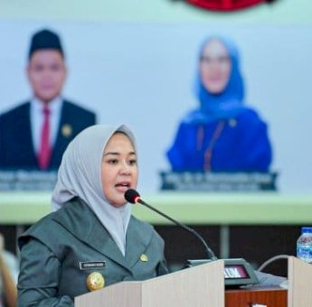 Wagub Sulsel Fatmawati Rusdi Jawab Tuntas Kritik DPRD, Berdiri Dua Jam Baca 126 Halaman di Paripurna