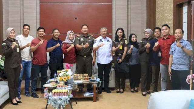 Sinergi Kajari dan Bupati Pinrang Sukseskan Adhyaksa Trail in Beach Run 2025