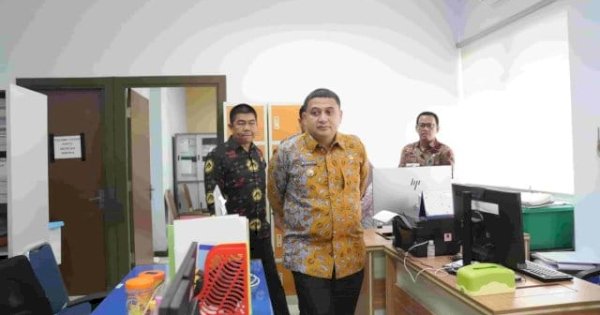 Sidak Kantor Gabungan Dinas, Wali Kota Munafri Tegaskan Perbaikan Gedung dan Etos Kerja