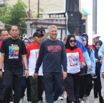 Bupati Irwan Bareng Ribuan Warga Meriahkan Jalan Sehat Hari Koperasi ke-78 di Pinrang