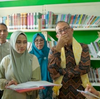Kadispusip bersama Tim Juri Lomba Kunjungi Perpustakaan Macakka Tellulimpoe