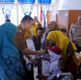 Seragam Sekolah Gratis, Bukti Keseriusan Bupati Yusran Lalogau dalam Membangun Pendidikan di Pangkep