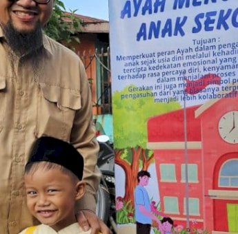 DPPKB Lutim Dorong Gerakan Ayah Mengantar anak Ke Sekolah Melalui GATI