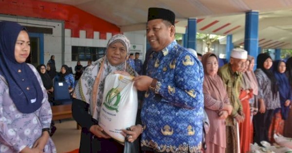 21.458 Keluarga di Maros Terima Bantuan Beras 20 Kg