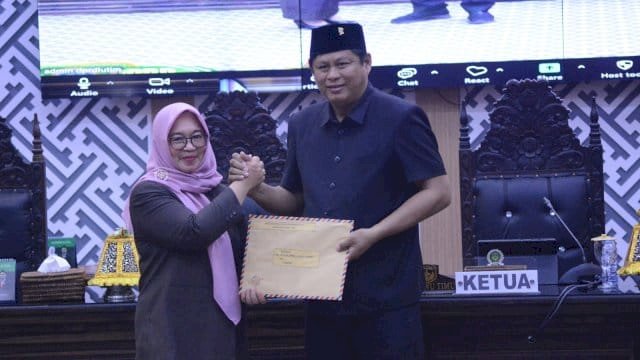 Wabup Lutim Puspawati Sampaikan Jawaban Atas Pemandangan Fraksi Ranperda APBD 2024