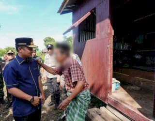 Gubernur Sulsel Serahkan Bantuan Bedah Rumah Warga Kurang Mampu di Barru