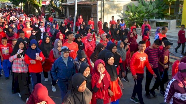 Dilepas Staf Ahli Bupati, SMPN 1 Sinjai Gelar Jalan Sehat Semarakkan HUT Ke-70