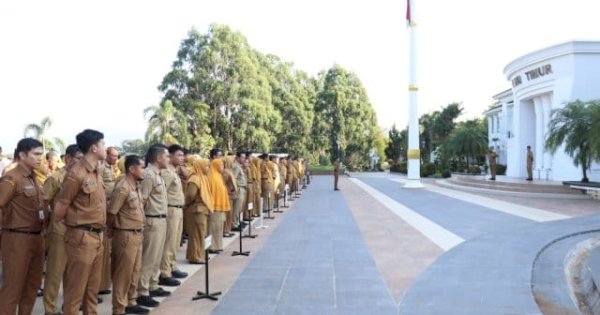 Pimpin Apel Pagi, Bupati Irwan Tegaskan Disiplin ASN dan Komitmen Pelayanan Prima