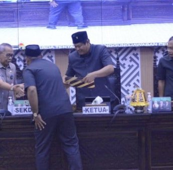 Sekda Lutim Hadiri Paripurna Pendapat Akhir Fraksi Terhadap Ranperda APBD 2024