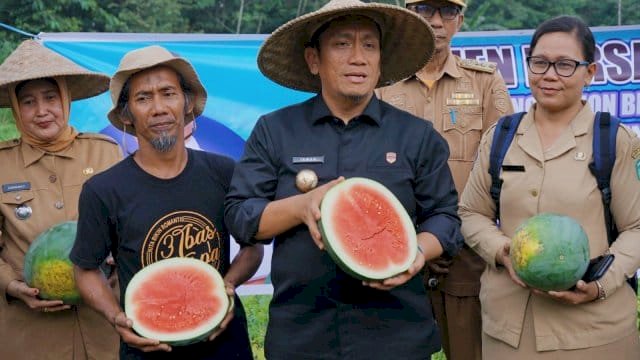 Buka Acara Panen Kebun Berkah, Bupati Ibas Siap Majukan Sektor Pertanian di Lutim