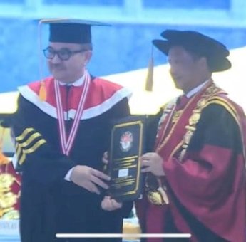 Predikat Cumlaude, Sekda Sulsel Jufri Rahman Raih Lulusan Terbaik S3 Ilmu Pemerintahan IPDN