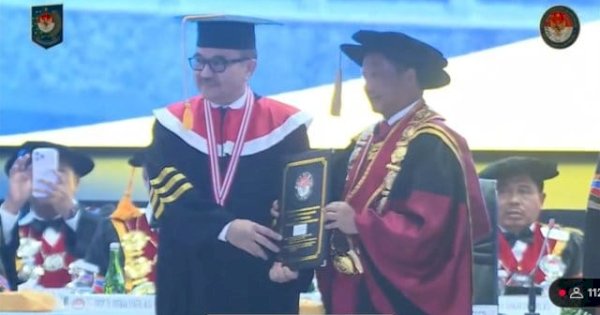 Predikat Cumlaude, Sekda Sulsel Jufri Rahman Raih Lulusan Terbaik S3 Ilmu Pemerintahan IPDN