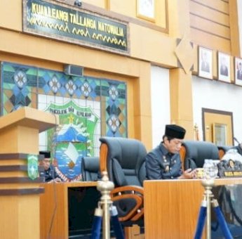 Hadir Di Sidang Paripurna DPRD Pangkep, Kepala Kemenag Pimpin Pembacaan Doa