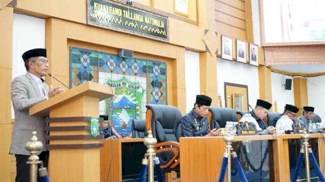Hadir Di Sidang Paripurna DPRD Pangkep, Kepala Kemenag Pimpin Pembacaan Doa