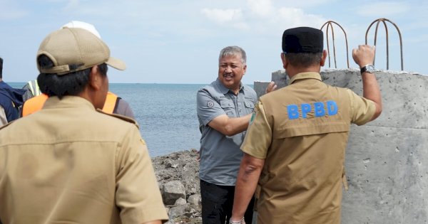 Bupati Irwan Tinjau Rehabilitasi Jalan Poros Ammani–Langnga dan Pembangunan Tanggul di Mattiro Sompe, Tegaskan Kualitas Pekerjaan