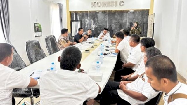 Komisi C DPRD Palopo saat gelar rapat evaluasi bersama Perumda Tirta Mangkaluku