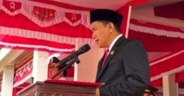 Ketua DPRD Lutra Husain Bacakan Teks Proklamasi Kemerdekaan Pada HUT ke-80