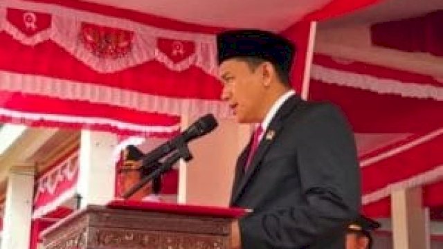Ketua DPRD Lutra Husain Bacakan Teks Proklamasi Kemerdekaan Pada HUT ke-80