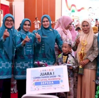 Ketua PKK Parepare Bangga, Fatih Rizqi Mubarak Juara Fashion Show TK di HAN Provinsi