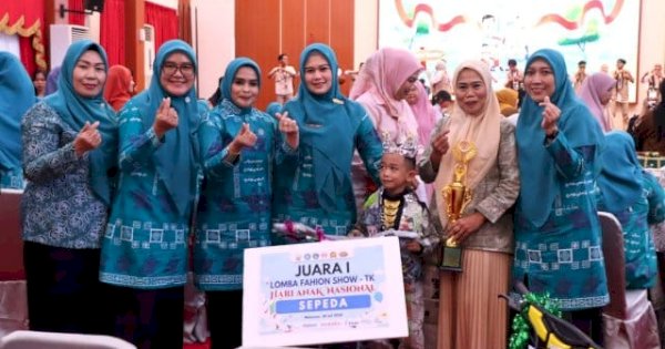 Ketua PKK Parepare Bangga, Fatih Rizqi Mubarak Juara Fashion Show TK di HAN Provinsi