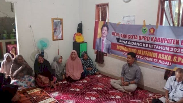 Warga Garessi Curhat ke Wakil Ketua DPRD Barru Muhammad Alifandi