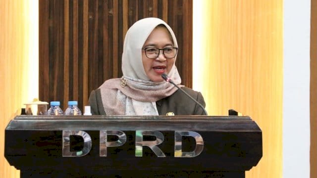 Wabup Puspawati Sampaikan Jawaban Bupati atas Pandangan Fraksi-Fraksi Terkait Ranperda Perubahan APBD 2025