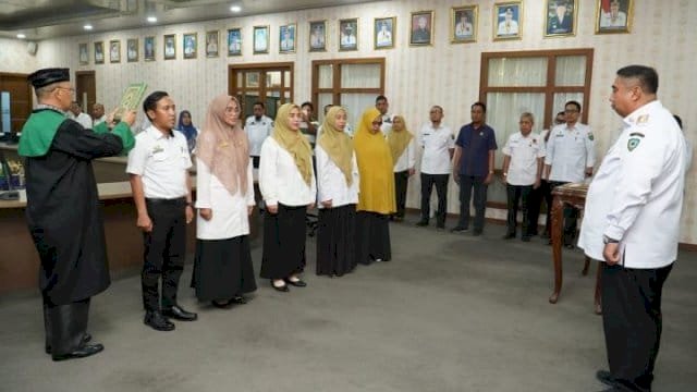 Bupati Maros Chaidir Syam Lantik Lima Pengawas Sekolah Baru