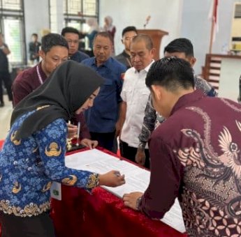 Bupati Syaharuddin Alrif Serahkan 310 SK Pengangkatan PPPK Pemkab Sidrap
