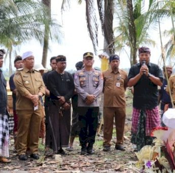 Hadiri Upacara Ngaben di Kertoraharjo, Bupati Luwu Timur Ajak Warga Jaga Kebersamaan