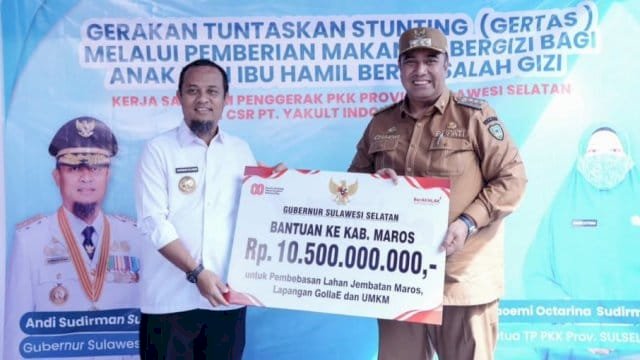 Gubernur Sulsel Serahkan Bantuan Keuangan Rp10,5 M untuk Pemkab Maros