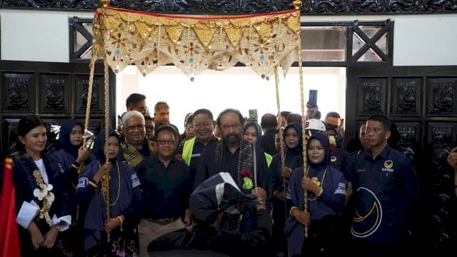 Tunjukkan Kekompakan, Rusdi Masse Pimpin Kepala Daerah-Legislator NasDem se-Sulsel Jemput Surya Paloh