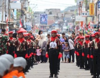 Ratusan Siswa SD di Pinrang Meriahkan Lomba Gerak Jalan HUT RI ke-80
