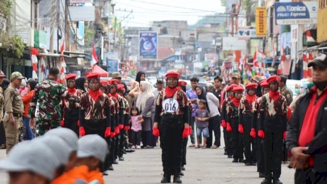 Ratusan Siswa SD di Pinrang Meriahkan Lomba Gerak Jalan HUT RI ke-80