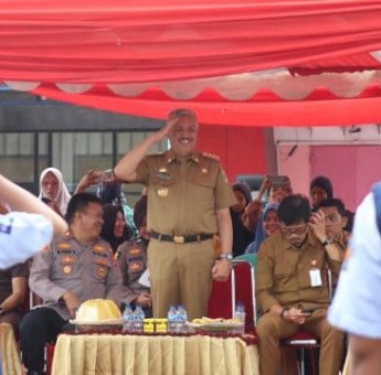 Bupati Irwan Apresiasi Antusias Peserta Gerak Jalan HUT RI ke-80 di Pinrang