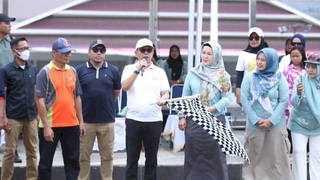 Semangat Merah Putih, Hasil Bumi Semarakkan Gerak Jalan Gapoktan HUT RI ke-80 di Soppeng