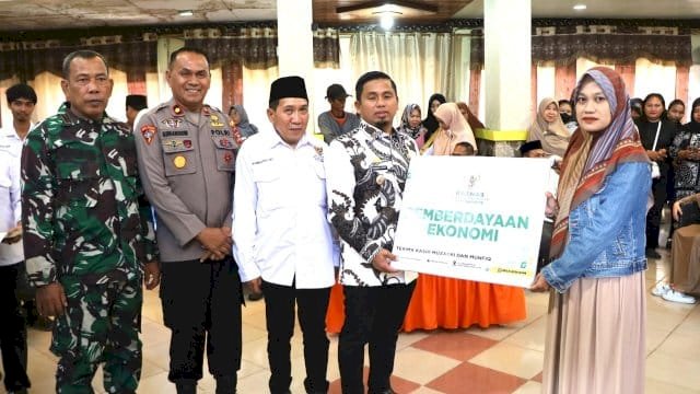 Wali Kota Parepare Tasming Hamid Serahkan Bantuan Pendidikan untuk 150 Pelajar, Apresiasi Peran Baznas