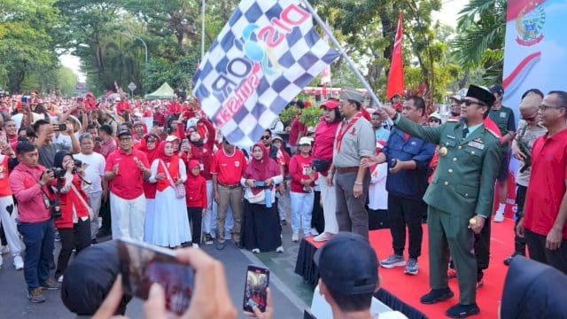 Gubernur Sulsel Lepas Puluhan Ribu Peserta Jalan Sehat dan Kirab Karnaval HUT ke-80 RI