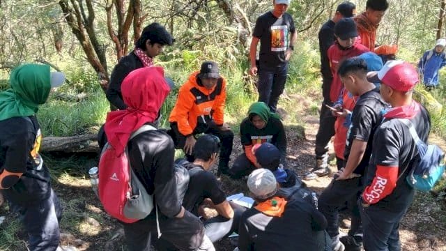 Tim Kalla Rescue saat mengikuti latihan gabungan jungle rescue di Kantor Pencarian dan Pertolongan Kelas A Basarnas Makassar dan Pos Bulu Balea Gunung Bawakaraeng, beberapa waktu lalu.