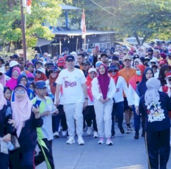 Ribuan Warga Pangkep Ikuti Jalan Santai HUT Ke-80 RI, Bupati Yusran Apresiasi Antusiasme Masyrakat