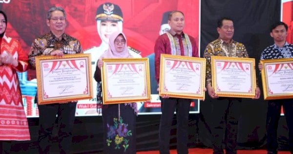 Bawaslu Sulsel Raih Penghargaan Pilkada Damai 2024 dari Gubernur