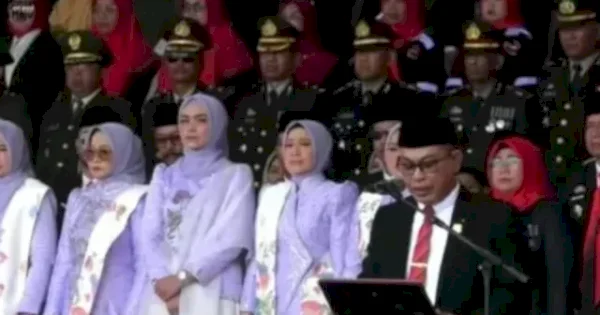 Ketua DPRD Pangkep Haris Gani Bacakan Teks Proklamasi pada Upacara Peringatan HUT ke-80 RI