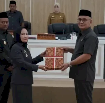 Wali Kota Naili Serahkan Ranperda Perubahan APBD 2025 dalam Rapat Paripurna DPRD Palopo