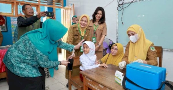 Perhatian Besar untuk Generasi Emas, PKK Pinrang Pantau Imunisasi Siswa
